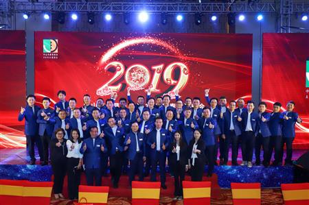 2019年3月，紅古軒榮升為中山市家具商會(huì)永遠(yuǎn)名譽(yù)會(huì)長(zhǎng)單位