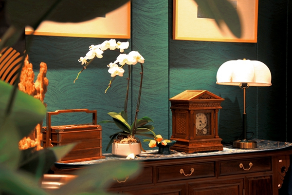 定制空間內(nèi)的紅木擺件都是紅古軒出品